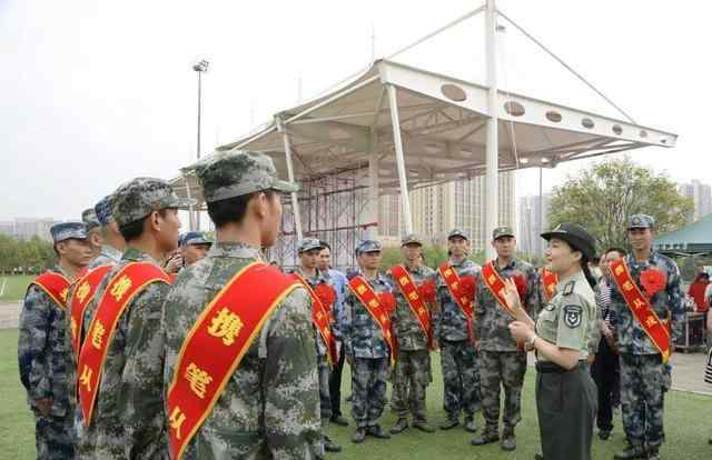 大專生當(dāng)兵有什么好處 大學(xué)生當(dāng)兵，本科生和?？粕泻螀^(qū)別？4點(diǎn)不同影響入伍后的發(fā)展