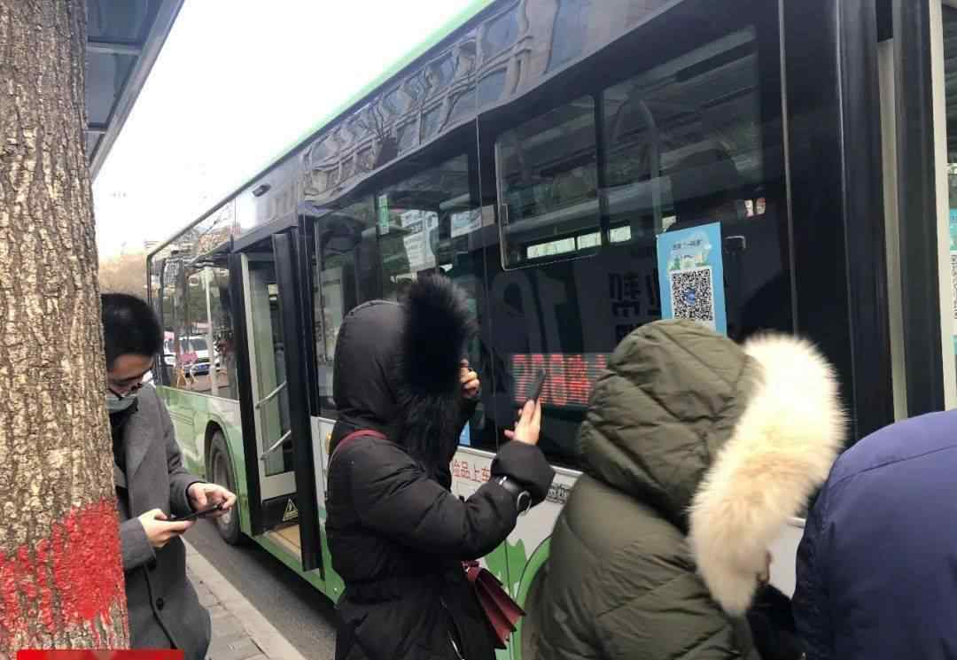 東泰城市之光 陜西多個高速口對河北等車輛留觀或勸返 西安多個小區(qū)防控升級 這些場合必須掃碼戴口罩