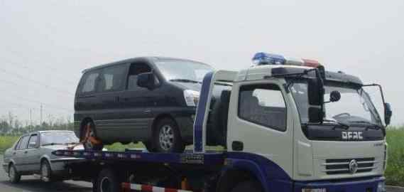 高速拖車 高速上車發(fā)生故障，叫拖車費(fèi)用怎么算？很多人被坑過(guò)