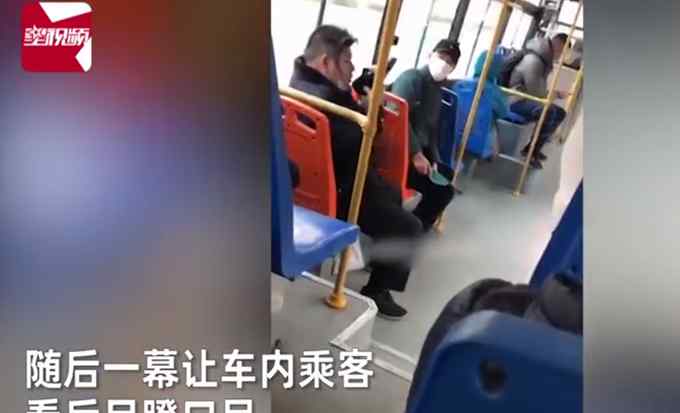 男子公交車上強(qiáng)脫老人鞋猛吸 聞完淡定歸還 乘客目瞪口呆