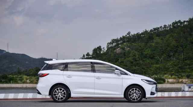 國(guó)產(chǎn)mpv 最美的國(guó)產(chǎn)MPV，顏值甩寶駿730十條街，懂車的人都買了它