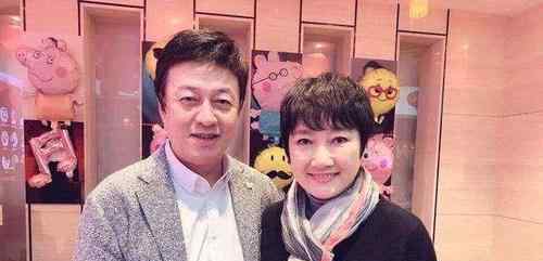 王剛的婚姻 她一婚嫁給恩師二婚嫁王剛，離婚后不再結(jié)婚，今60歲仍讓父親擔憂