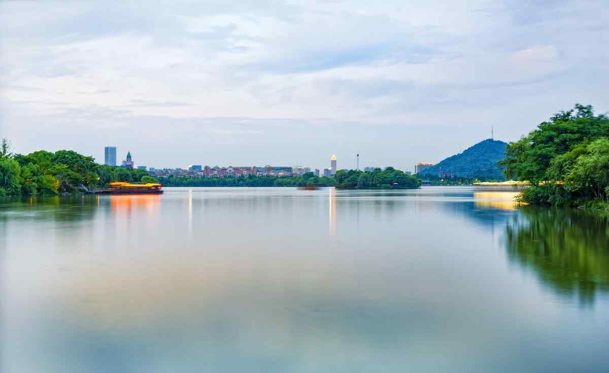 西湖門票 杭州不只有西湖，附近的“姐妹湖”不比西湖差，門票免費(fèi)地鐵直達(dá)