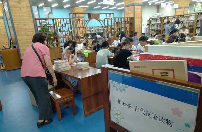 兒童圖書館 探訪北京三類兒童圖書館：要么藏書多但不外借 要么針對(duì)性強(qiáng)但容量小