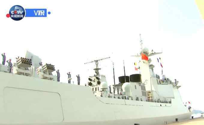 中國最大的軍艦 南海舉行新中國最大規(guī)模海上閱兵 48軍艦76戰(zhàn)機(jī)萬余士兵參加