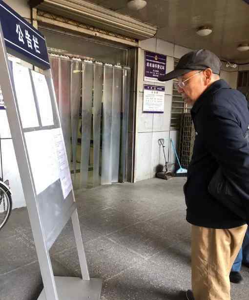 北京電動車上牌 北京市民排長隊(duì)給電動車上牌還“斷貨” 去之前先把這些了解清楚