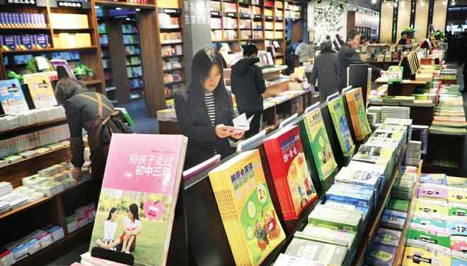 太原書店 太原新華書店教育書店重新開業(yè) 智能機器人成亮點