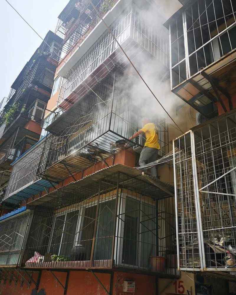 左坤 好樣的！泉州三職校男生聯(lián)手施救一欲輕生少女，民警將為他們做件事