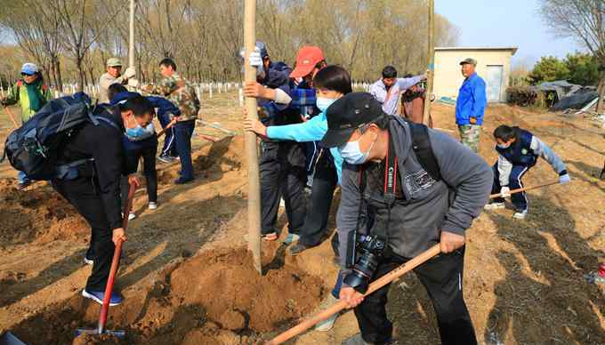 懷柔植樹 植綠護(hù)綠愛綠 懷柔區(qū)首家“互聯(lián)網(wǎng)+全民義務(wù)植樹”基地揭幕