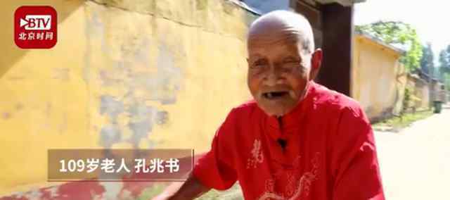 109歲老人騎車遛彎 懷著樂觀的生活態(tài)度