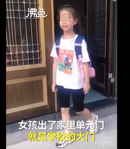 男孩出門就是幼兒園