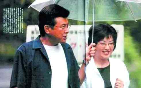 三浦皇成 一代偶像：55歲山口百惠與62歲三浦友和，如今長成啥樣了？