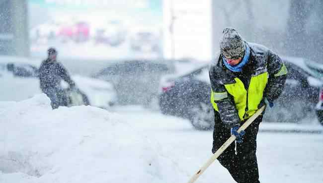 東北大媽用雪洗貂皮大衣