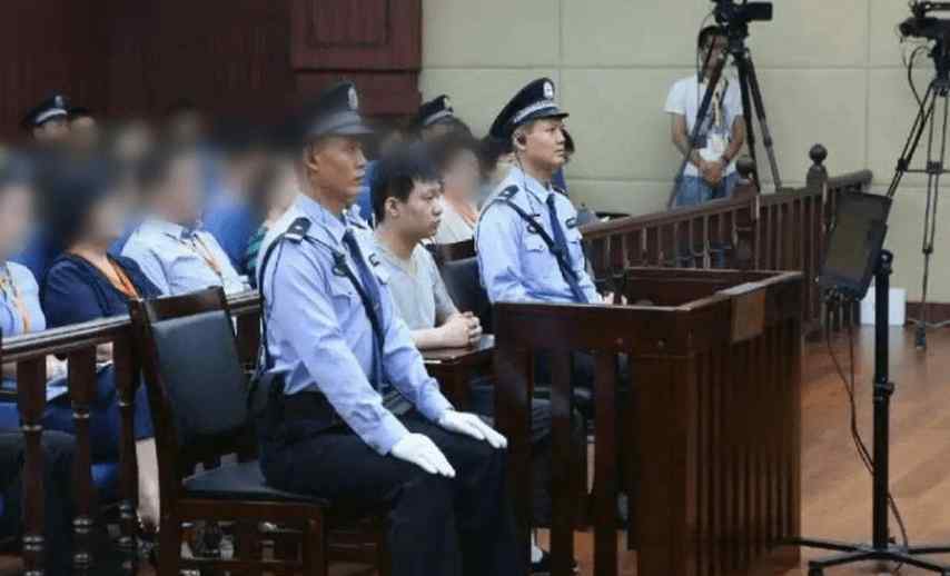 刺死辱母案 刺死辱母者于歡減刑4個月出獄：終于摸到媽媽，真實感特別強(qiáng)烈，求媽媽不要責(zé)怪