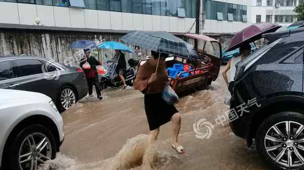 長(zhǎng)江流域強(qiáng)降雨周末不停歇 8省區(qū)高溫持續(xù)