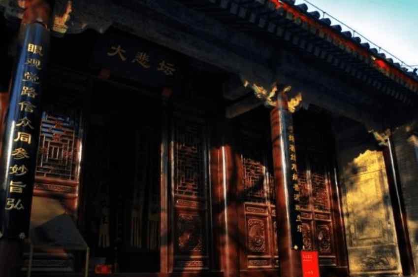 慈善寺 北京一座低調(diào)寺廟，藏有京城最大的石佛頭，順治曾在此出家