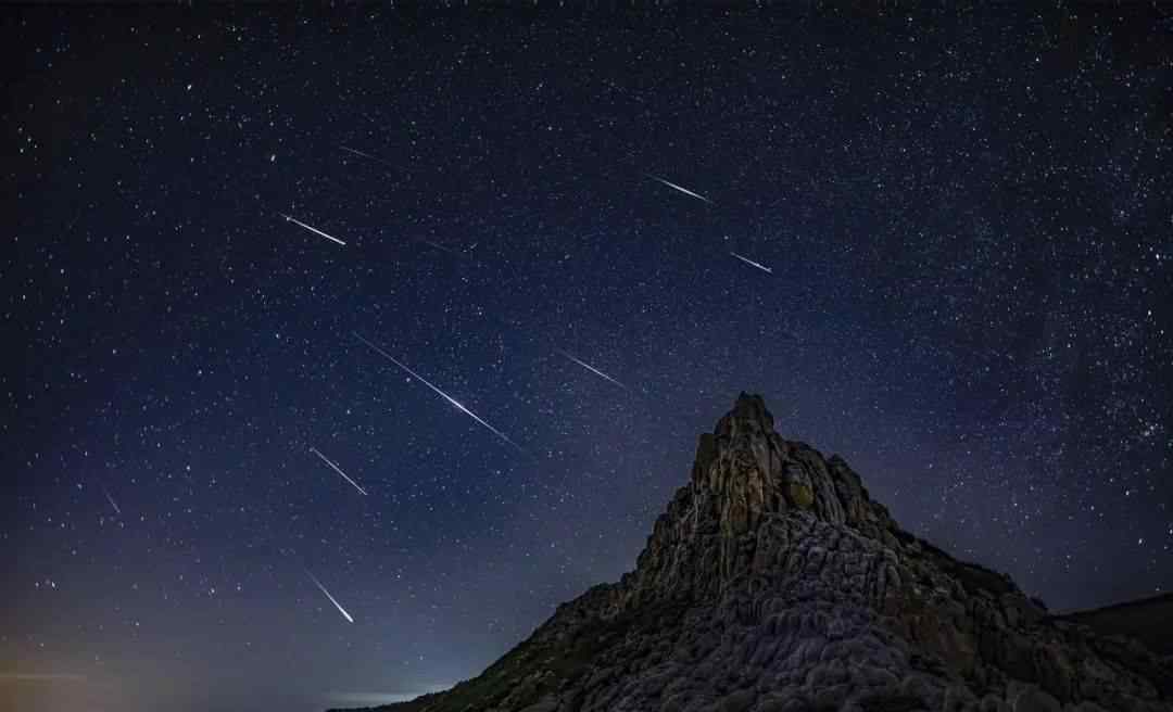 今晚流星雨 今晚來看流星雨！一年一度的獅子座流星雨直播入口速收藏！