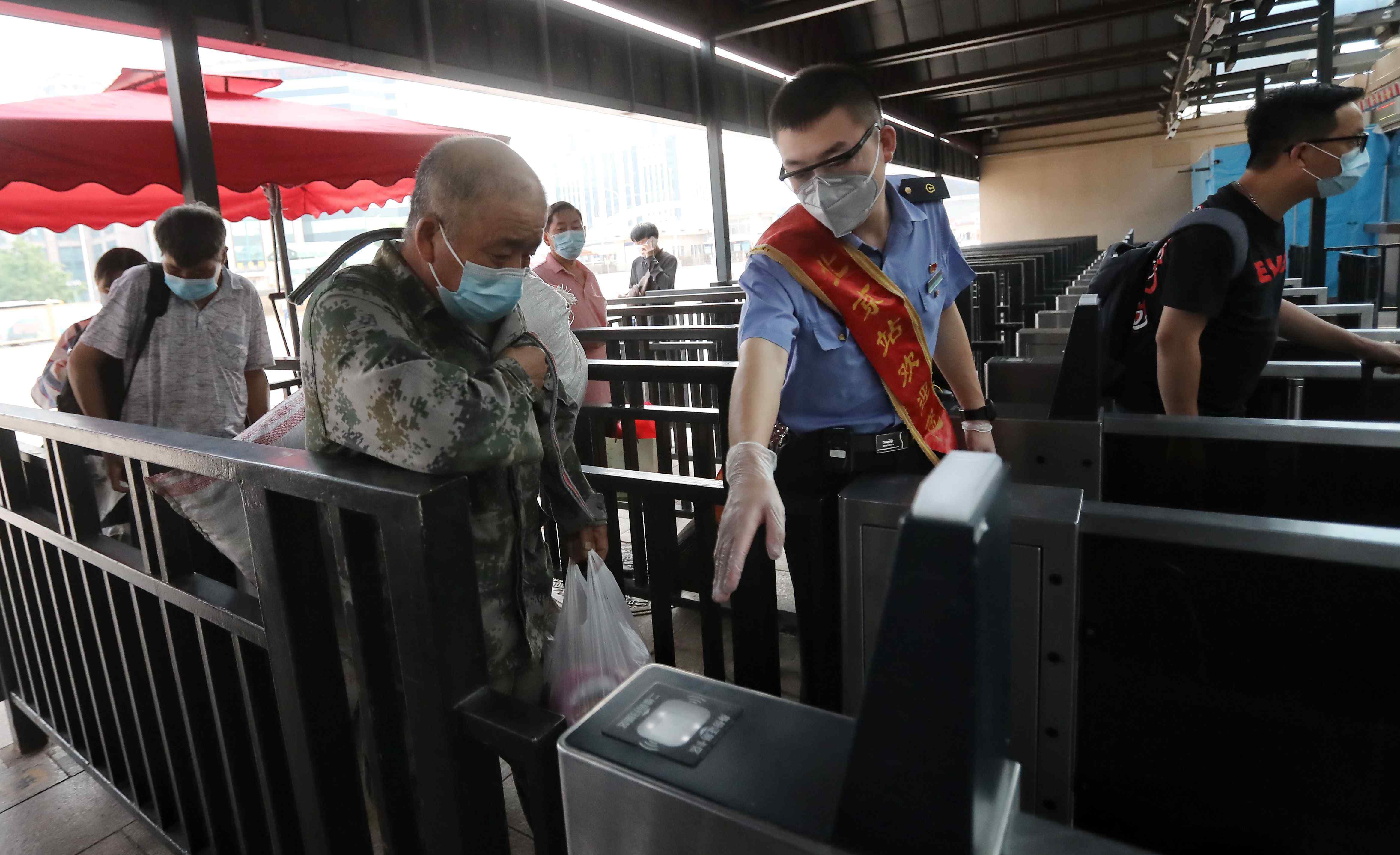 乘火車離京無需核酸證明 中高風險區(qū)被限制購票