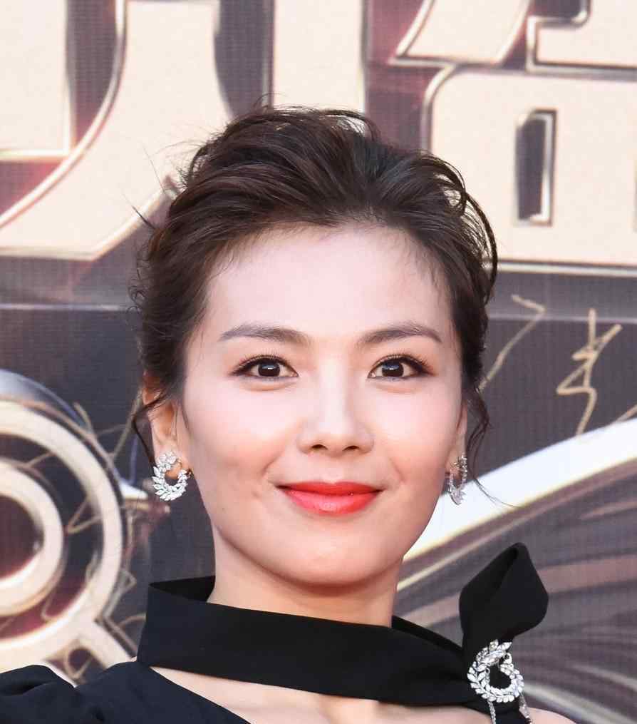 女演員劉濤 比老公還會賺錢的3位女星，劉濤5年賺3億，而她6小時賺了13億