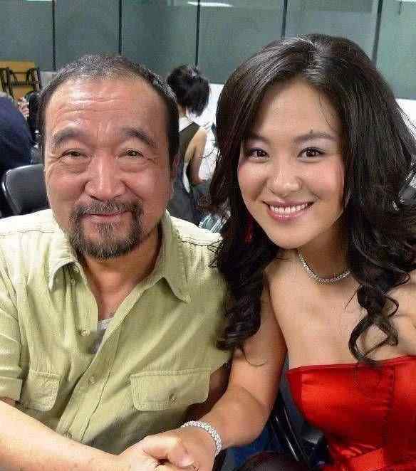 李保田老婆 70歲李保田，捧紅身高1米6的兒子，漂亮兒媳比兒子小16歲！