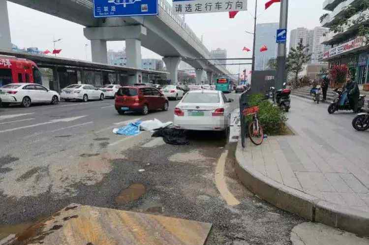 司機跨年夜在車內(nèi)猝死 警方趕到后司機已無生命體征