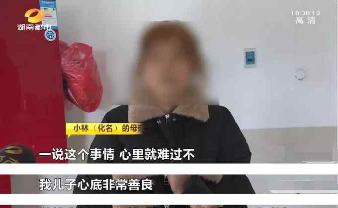 湖南一22歲男子兩年不出門 母親：白天都沒見他上過廁所