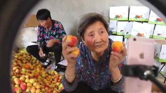 80歲奶奶直播帶貨一周賣杏40箱 為什么要這樣做