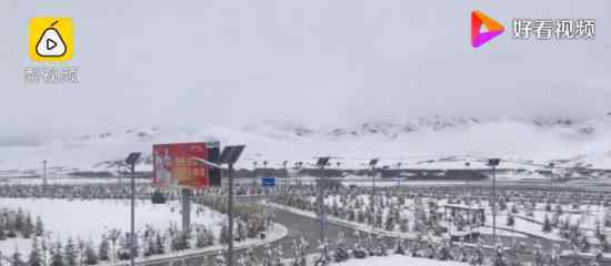 青海祁連突降大雪 超1000輛車流滯留什么情況