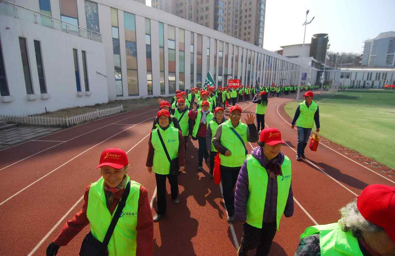 城市生活信報 擁抱春天 千人走起 城市信報“海星杯”自然健康快步走共計40個分支參與