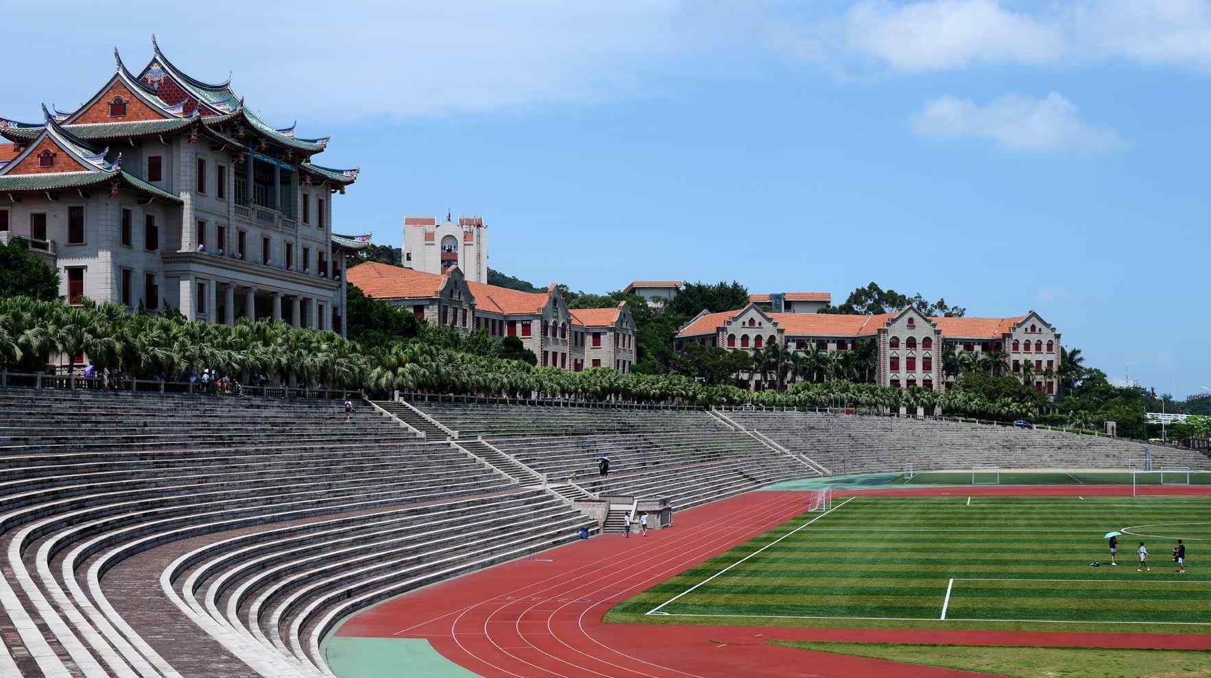 重慶城市學(xué)院 這兩所大學(xué)，名字聽起來像是在四川，實(shí)際上卻是在重慶，有點(diǎn)尷尬