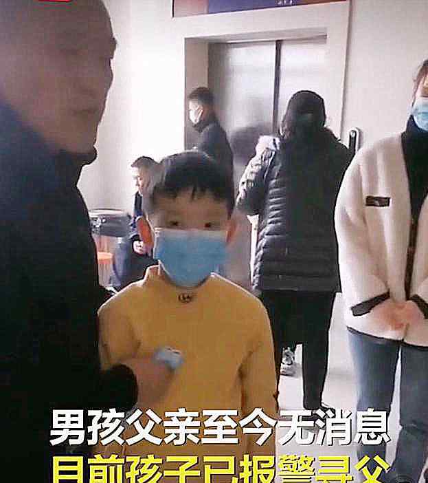 跪守病母男孩的舅舅發(fā)聲:別提他爸 男孩跪守病母事件