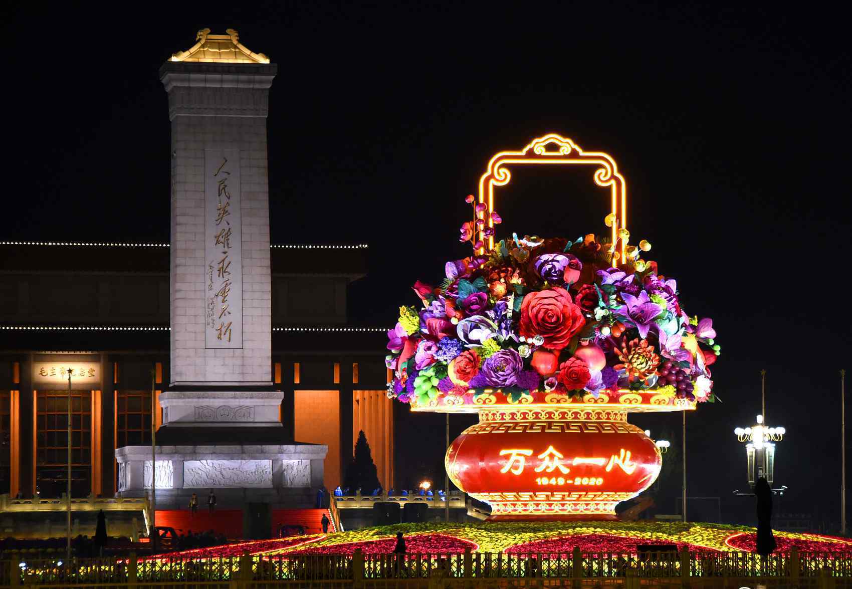 天安門廣場(chǎng)祝福祖國(guó)花籃亮燈 事件詳情始末介紹！