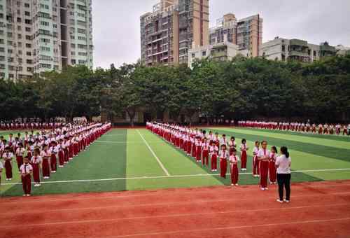 近2500名中學(xué)生貪吃蛇式跑操 中學(xué)生貪吃蛇式跑操