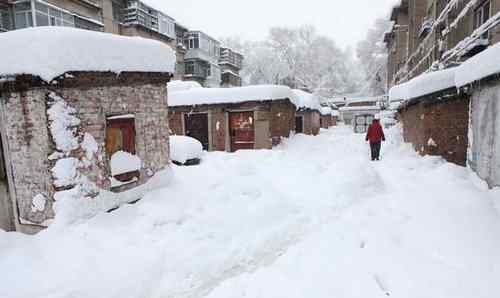 吉林暴雪鐵路工人火烤鐵軌除冰 吉林暴雪藍(lán)色預(yù)警信號(hào)