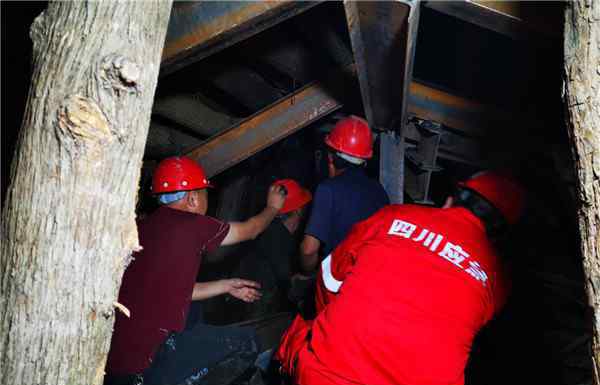 四川隧道垮塌3人被困7天后獲救 真相原來是這樣！