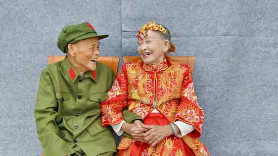 92歲老兵遲來76年的婚紗照 對此大家怎么看？