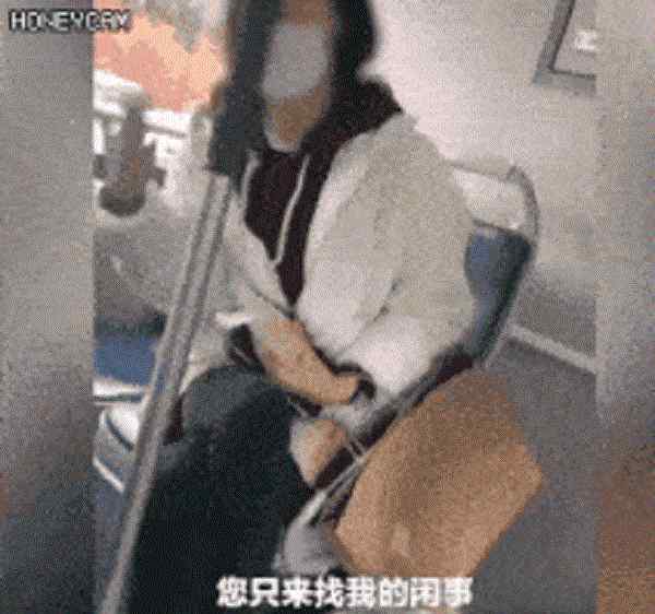 女子公交上摘口罩吃榴蓮 北京公交摘口罩吃榴蓮