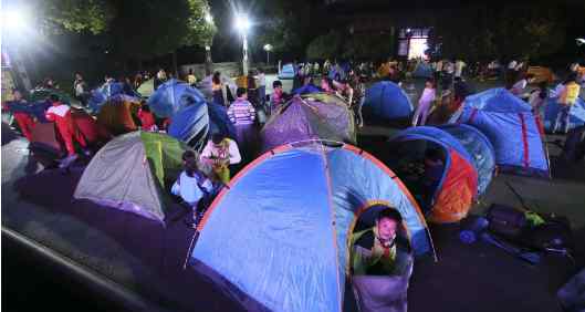 150名小學(xué)生夜宿西湖畔 為了慶祝少先隊建隊68周年