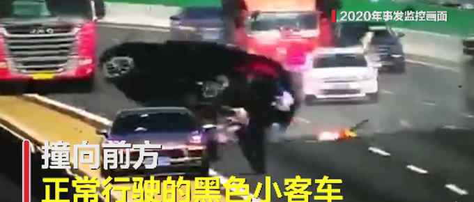 警方通報！小車連翻5圈墜20米高橋 高速公路方全額賠償 “元兇”是它