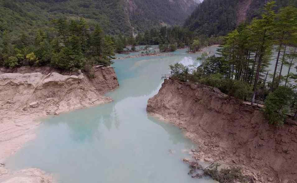 地震前中國(guó)最美湖泊之一 如今九寨溝已經(jīng)變得傷痕累累