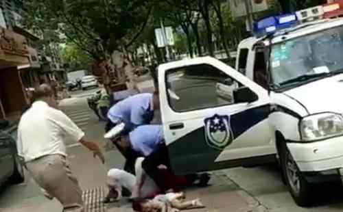 警察制服抱娃女子孩子被摔 涉事民警已被停止執(zhí)行職務并接受調(diào)查