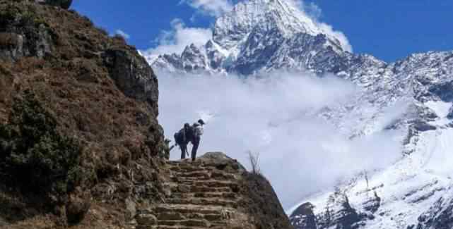 數(shù)百登山者被困喜馬拉雅山 到底是什么狀況？