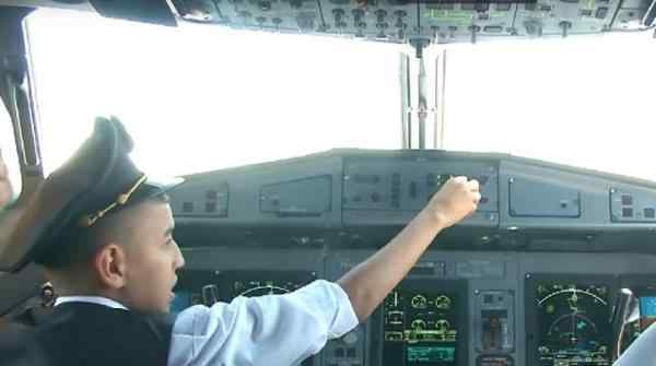 機師讓10歲男童開飛機被停職 怎么才能當(dāng)飛機駕駛員？