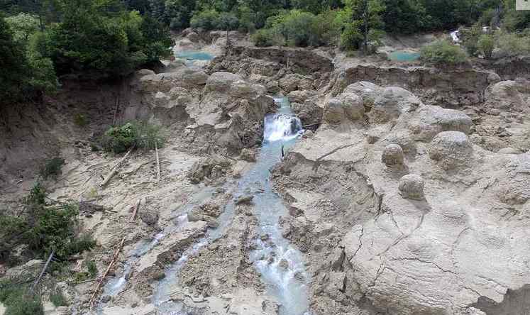 地震前中國(guó)最美湖泊之一 如今九寨溝已經(jīng)變得傷痕累累