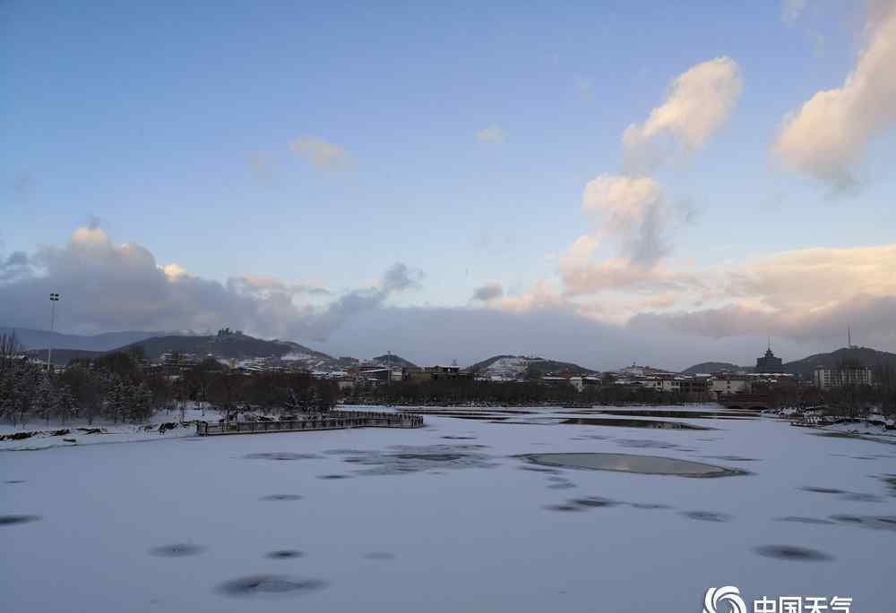 香格里拉迎降雪 事件的真相是什么？