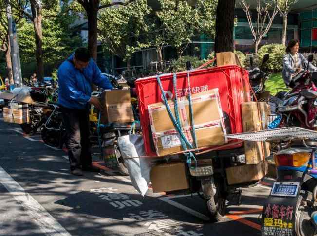 上海設(shè)快遞專用停車位 鼓勵規(guī)范停車