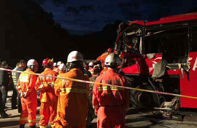 突發(fā)！京昆高速安康段發(fā)生重大交通事故 致36人死亡13人受傷