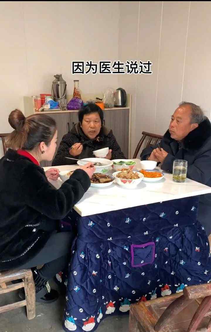 大叔33年前撿到女嬰成美女老板！如今全網(wǎng)尋親 1個月來了300人