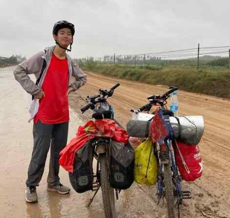 19歲小伙騎行2300公里上大學(xué) 全程共24天途中一半時(shí)間都在下雨