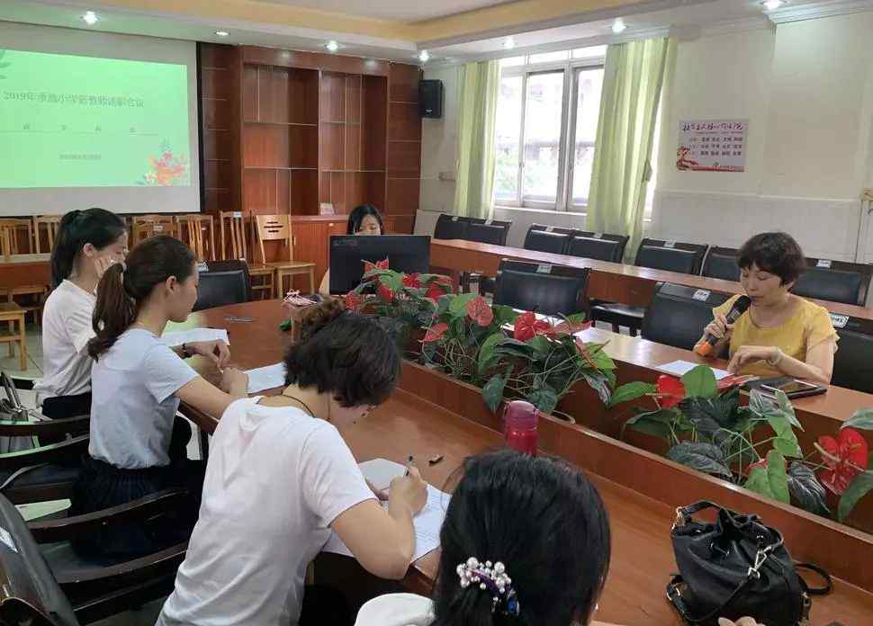 小學教師年度述職 不忘初心，砥礪前行 ——記北滘鎮(zhèn)承德小學召開2018學年新教師述職會議